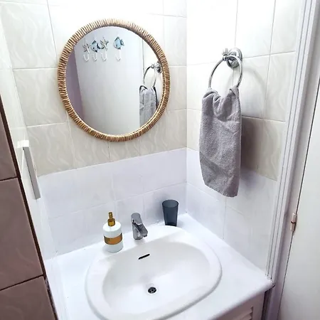 Bright 1br Retreat - 5 Min Walk To The Larnaca