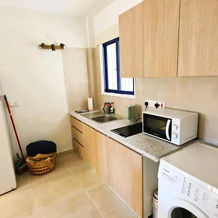 Lejlighed Bright 1br Retreat - 5 Min Walk To The *
