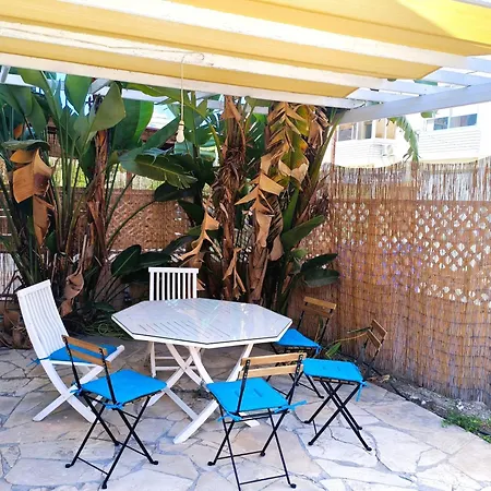 Bright 1br Retreat - 5 Min Walk To The * Larnaca